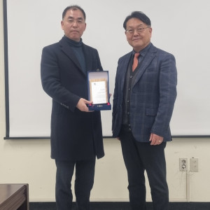 이원웅 미래성장본부장(전 전략사업본부장)감사패 전달